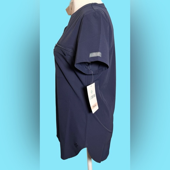 Med Couture Classic Navy V-Neck Short Sleeve Scrub Top - Picture 3 of 8